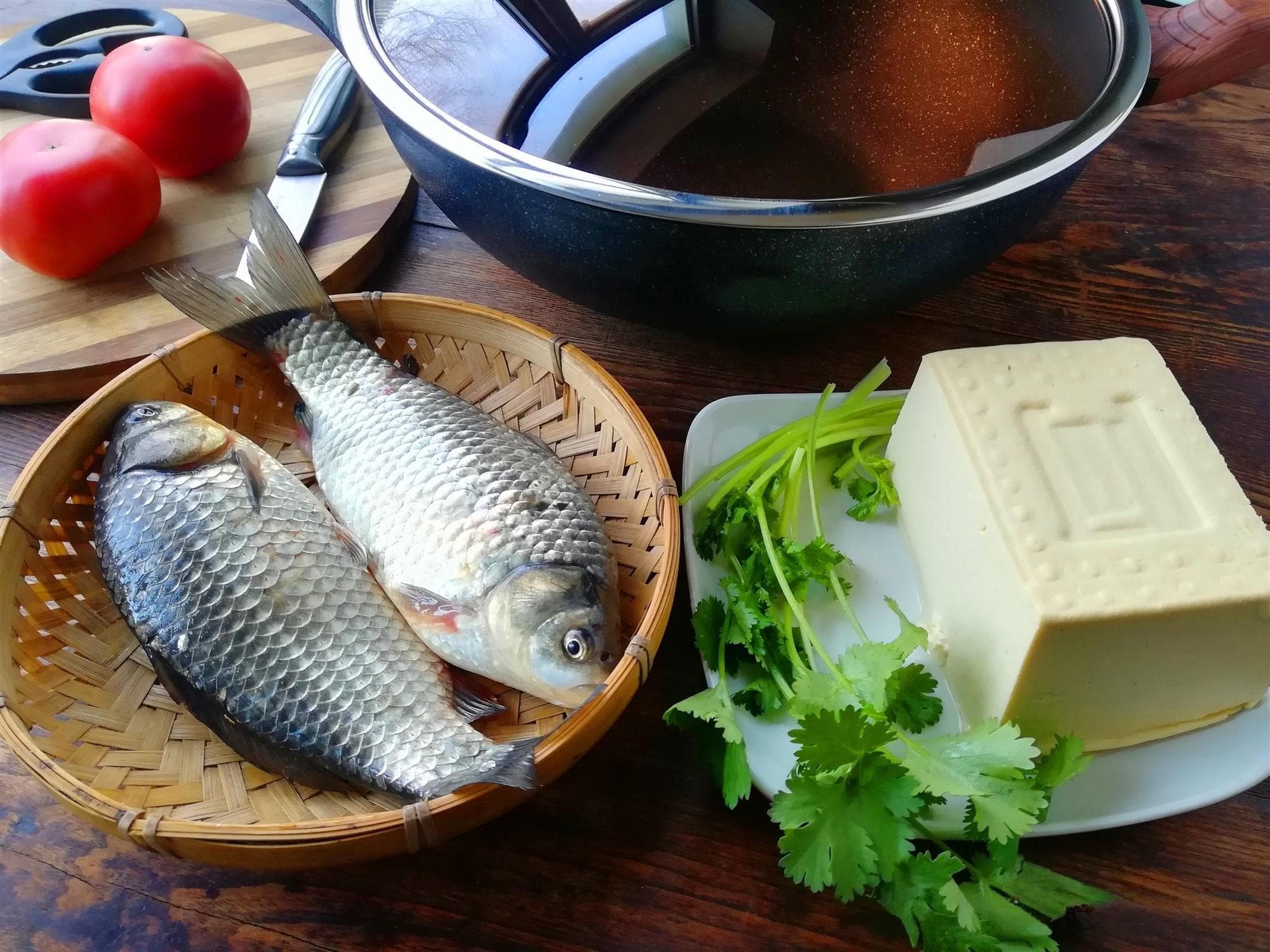 清炖鲫鱼豆腐汤做法大全（鲫鱼汤怎么做好喝又营养？）