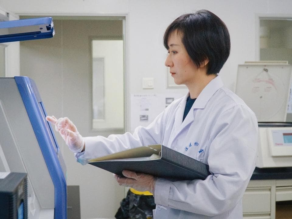 提取指甲破解死者身份，武汉女警让DNA“说话”