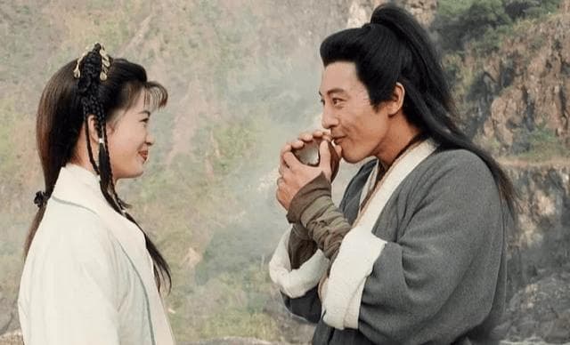 笑傲江湖里，令狐冲与任盈盈的爱情，当真感人至深潸然泪下