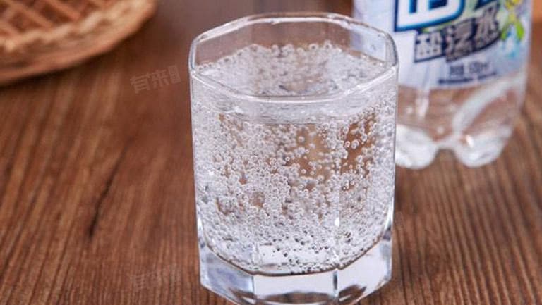 盐汽水热量：影响因素及热量计算