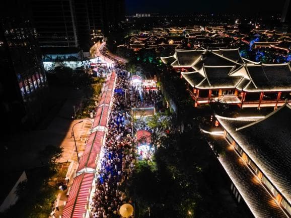 近10万人打卡，这场美食节开场即火爆