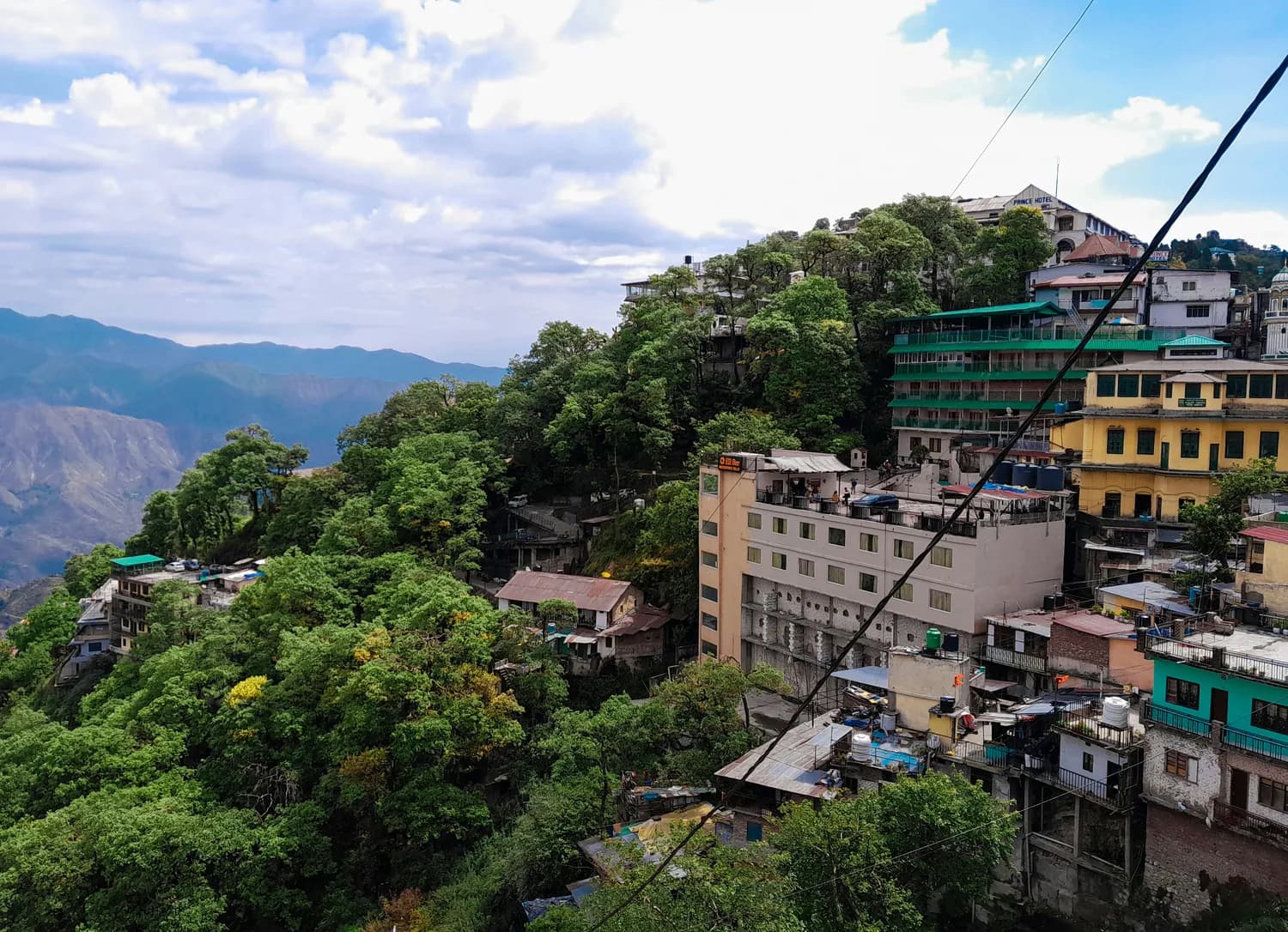 洪崖洞夜景打卡，助推重庆文旅复苏