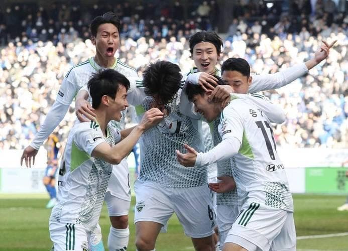 亚冠 蔚山现代VS山东泰山：比赛分析