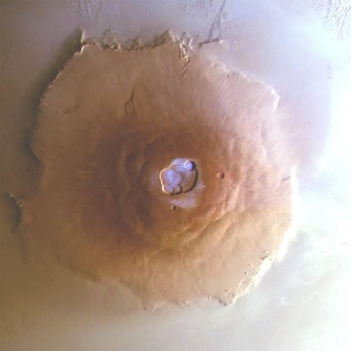 火星上的“巨人”：揭秘太阳系最大火山奥林匹斯山