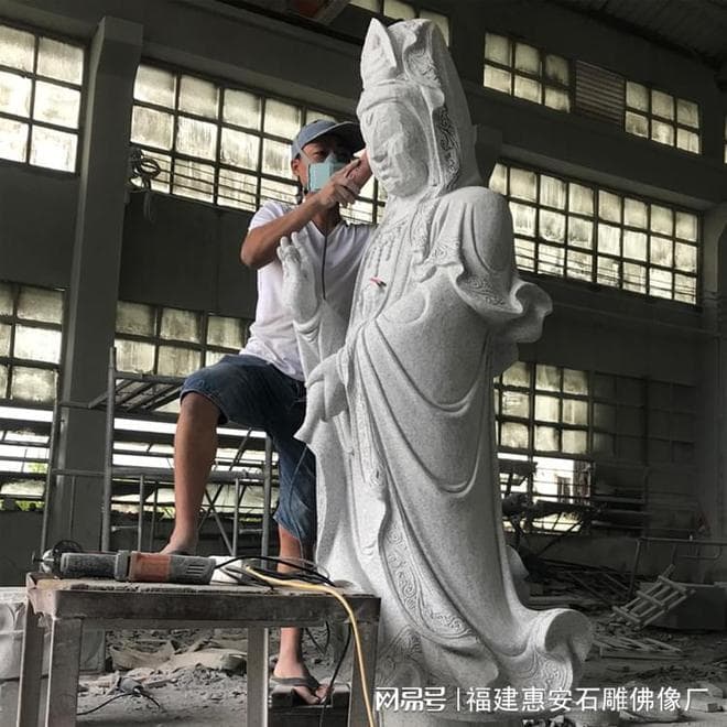 石雕观音像造型多样，寓意深远