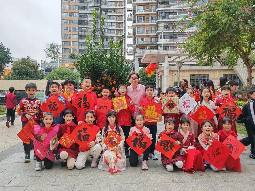 佛山各中小学创意开学礼：龙年文化融入校园迎新活动