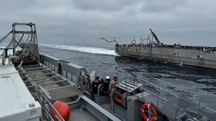 美军无人舰首次完成“海上油料补给”