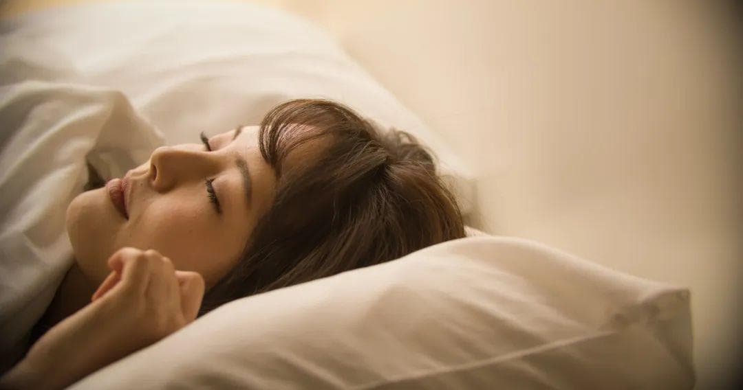65岁后晚上睡多久更健康？