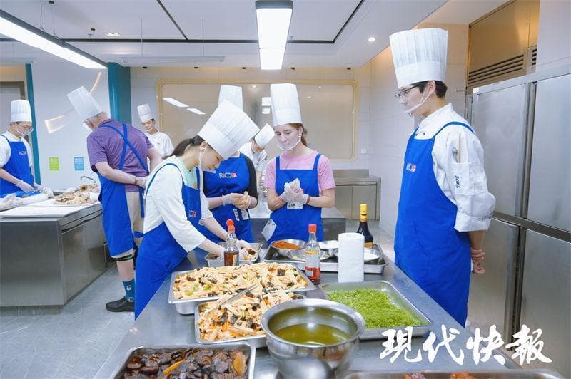 美国00后拜师南京大厨，学做地道江苏菜