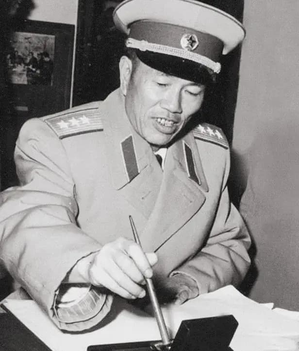 建国后，镇守边疆的八大军区司令，只有一个人是中将