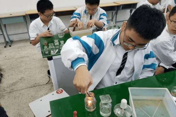 稀盐酸和碳酸氢钠反应
