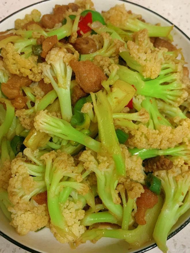 花菜炒肉，口感清爽