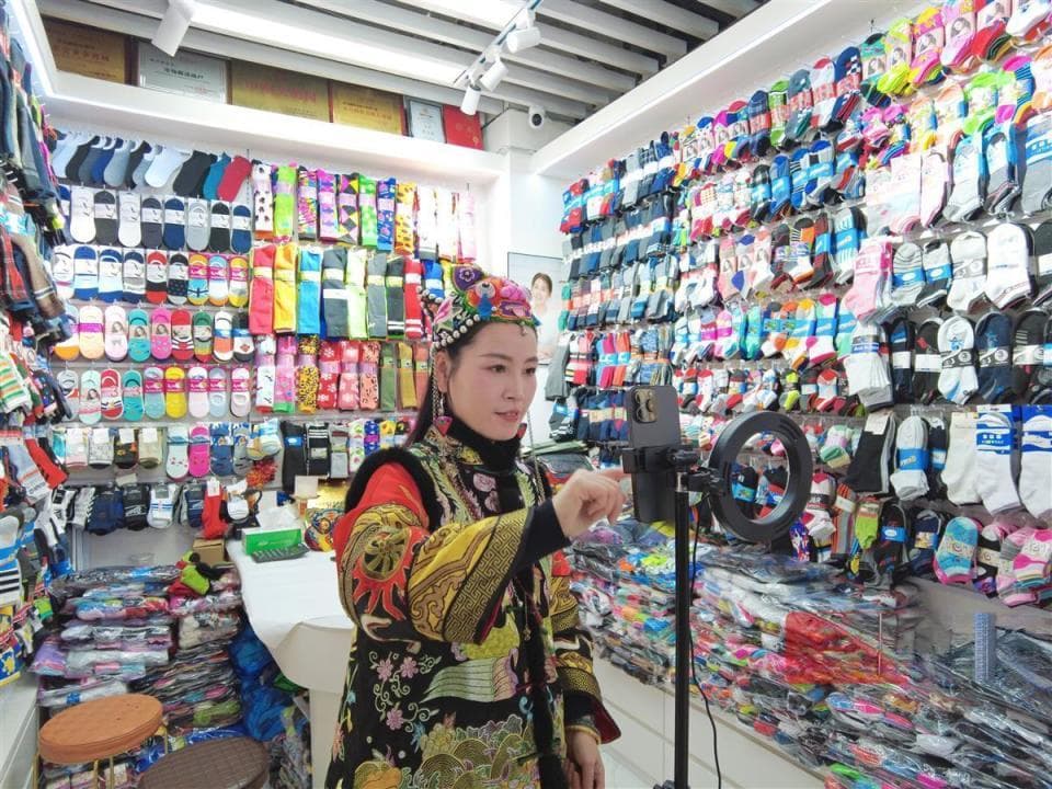 义乌老板娘说“12345”生成外语带货视频火了：海外客户也刷到，有人因此下单