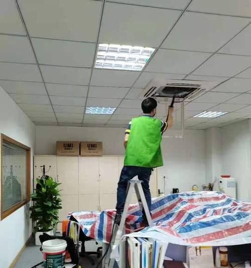 中央空调内存在大量虫子，如何解决（中央空调卫生问题及防虫方法探讨）