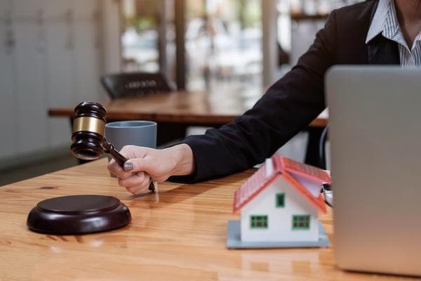 如何应对专利侵权诉讼：法律实务与策略分析