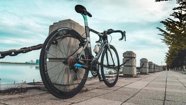 美利达斯特拉93 vs 95：2600元到3500元入门公路车深度对比指南