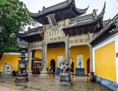 探寻现实中的金山寺：法海与白蛇传说的发源地