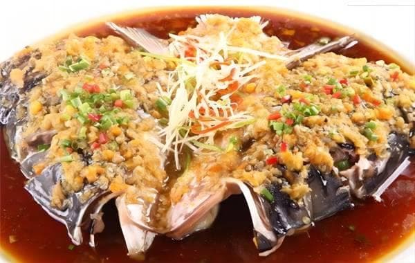 鱼头的三种经典做法：清蒸、红烧和豆腐汤