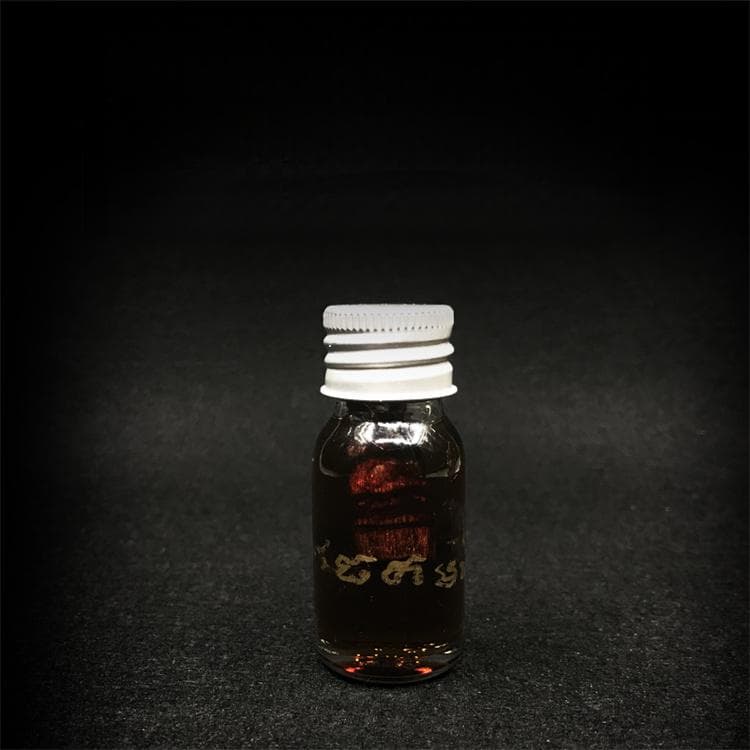 泰国蛇爪佛牌：神秘的招财护身符