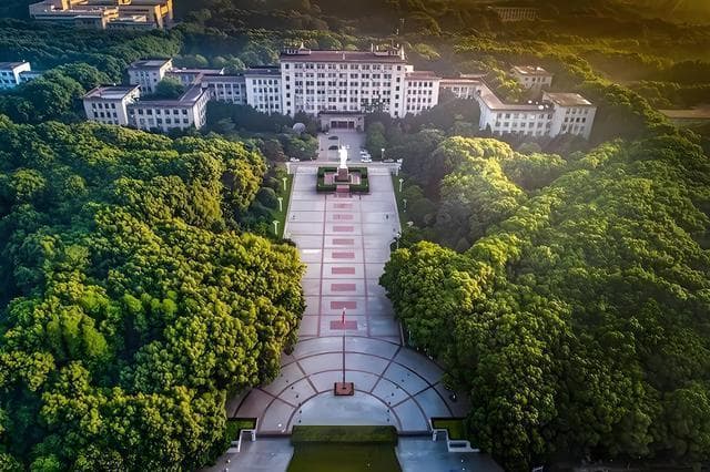 西安交通大学与华中科技大学全面对比分析