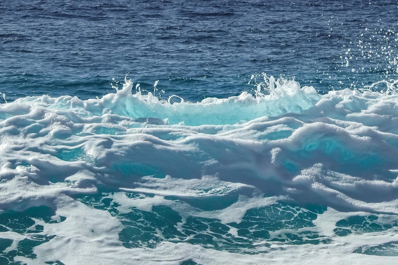 海水泡沫颜色背后的科学：为什么全球各地的颜色都不同