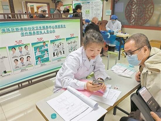 血糖远程监测落地社区，智慧养老破解超大城市养老难题