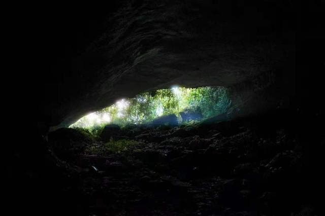 贵州户外探洞：深入“溶洞之乡”的地下世界