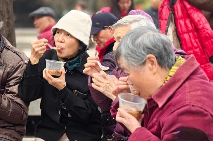 福州拗九节习俗将至：向老人递上一碗浓浓拗九粥