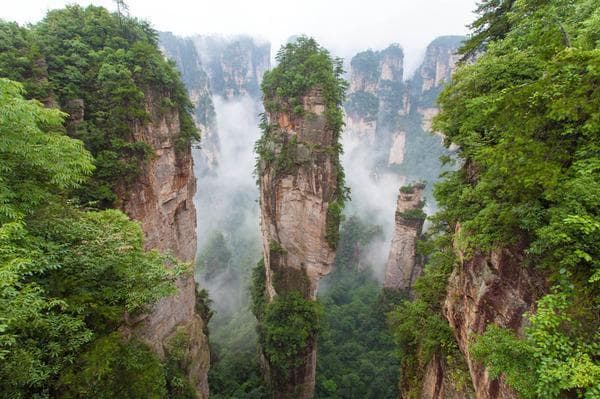 张家界旅游攻略：探秘奇峰异石的奇幻世界 | 湖南张家界自由行指南