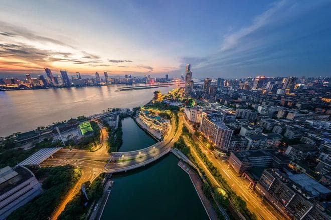 南昌夜经济蓬勃发展，多个区域打造特色夜市街区