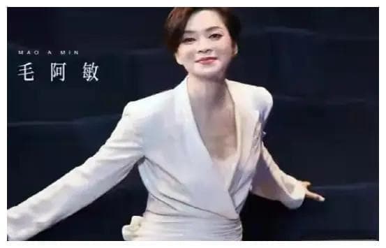 偷税漏税事件中的明星自毁前程：警钟长鸣，艺人应遵纪守法