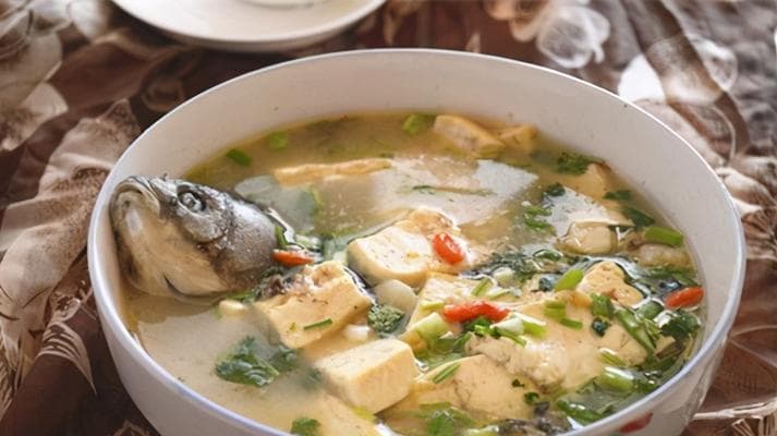 美味清爽的鲜鱼豆腐汤（传统家常菜，健康营养必备）