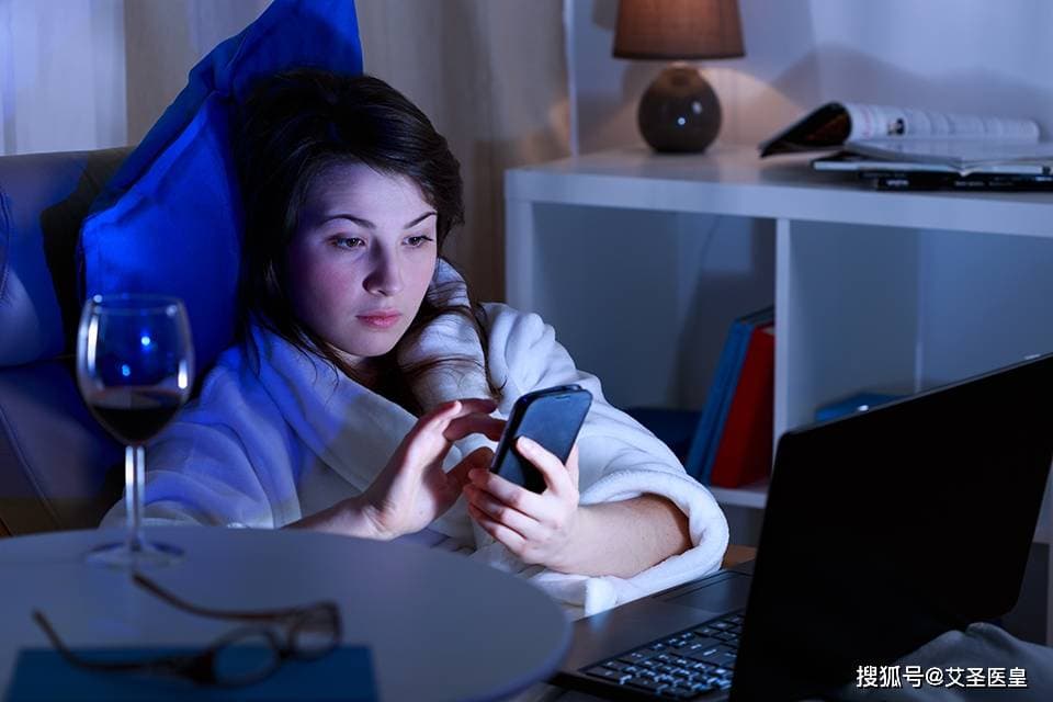 熬夜党必看！中医艾灸助你熬夜不垮！