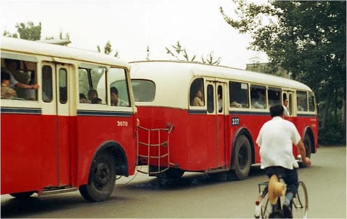 75年，咱家门口的公交车有啥变化？