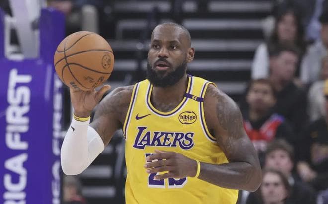 NBA今日伤病动态概览：詹姆斯重返赛场，文班亚马缺席