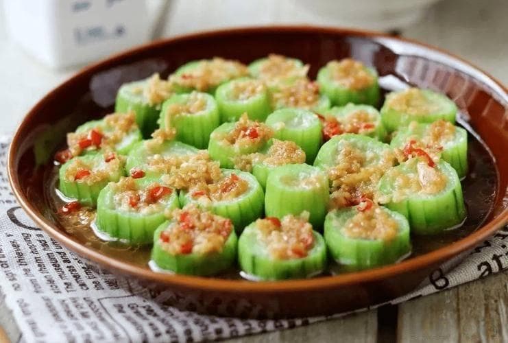 清蒸蒜蓉丝瓜：一道“吃出肉味”的素食佳肴