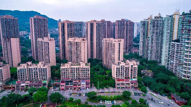 重庆80%小区要求降物业费，新规引发行业巨震