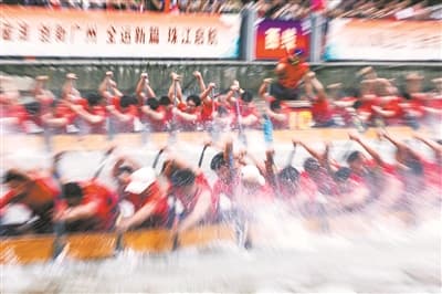 “超燃”龙舟扒出广东人精神