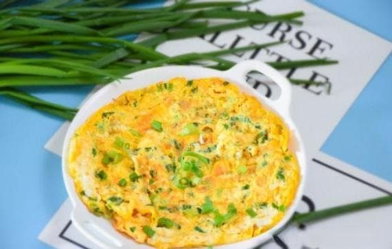 小葱炒鸡蛋：家常美味的烹饪秘诀与情感传承