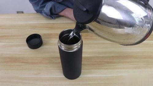 央视曝光：这种保温杯可能含重金属，家中若有请立即处理