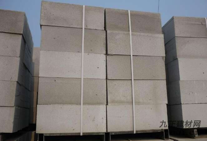 混凝土加气块：一种轻质多孔硅酸盐制品