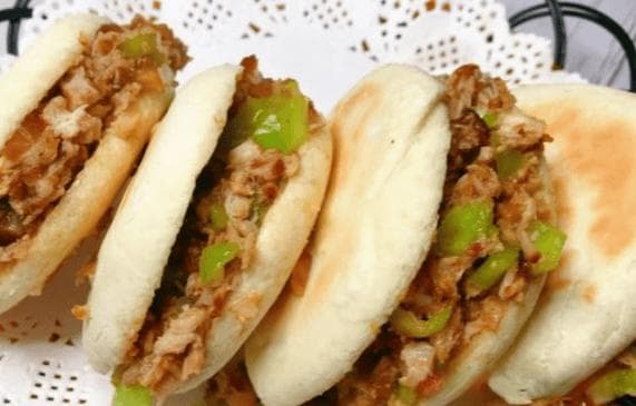 正宗肉夹馍，是一道集美味、营养、文化于一体的传统美食