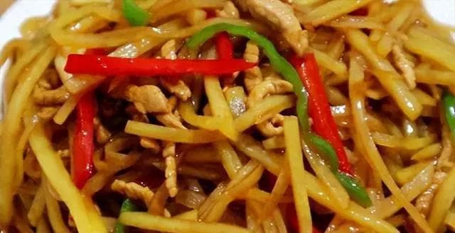 土豆炒肉丝：一道美味可口的家常菜制作指南
