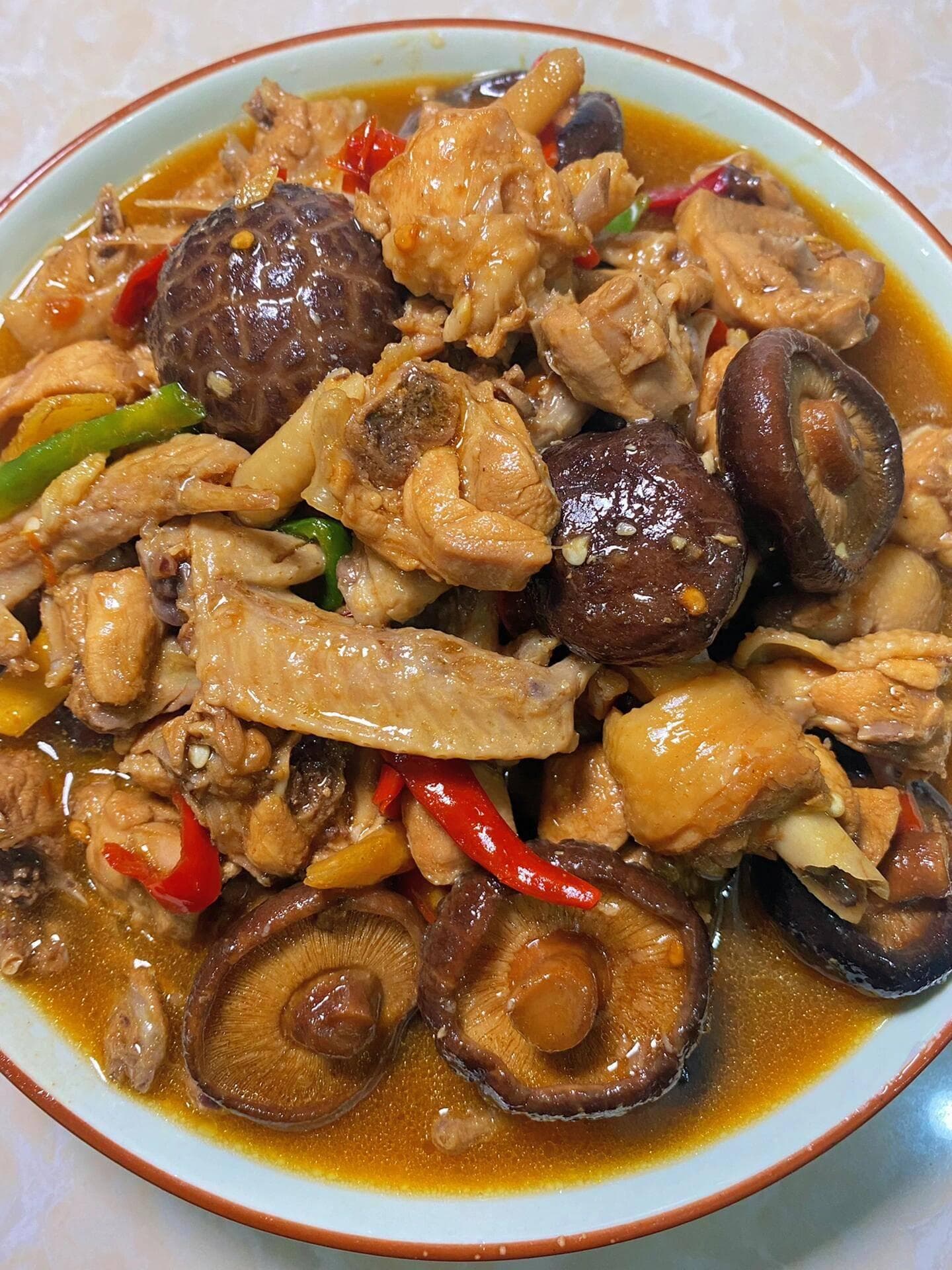 小鸡炖蘑菇：传统美味的温馨回忆
