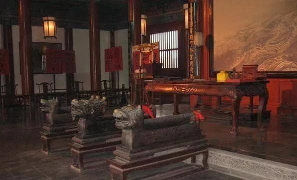 揭秘包拯的青天三铡刀：从文学虚构到文化象征