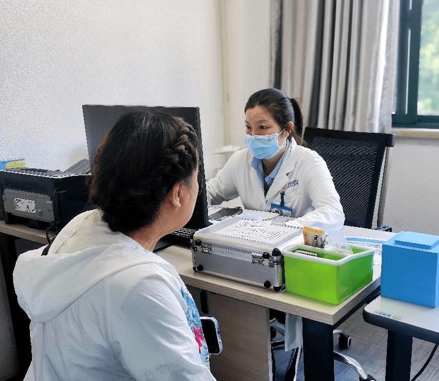 长时间看电脑眼睛又干又痒怎么办？武汉普瑞眼科徐静介绍干眼防控