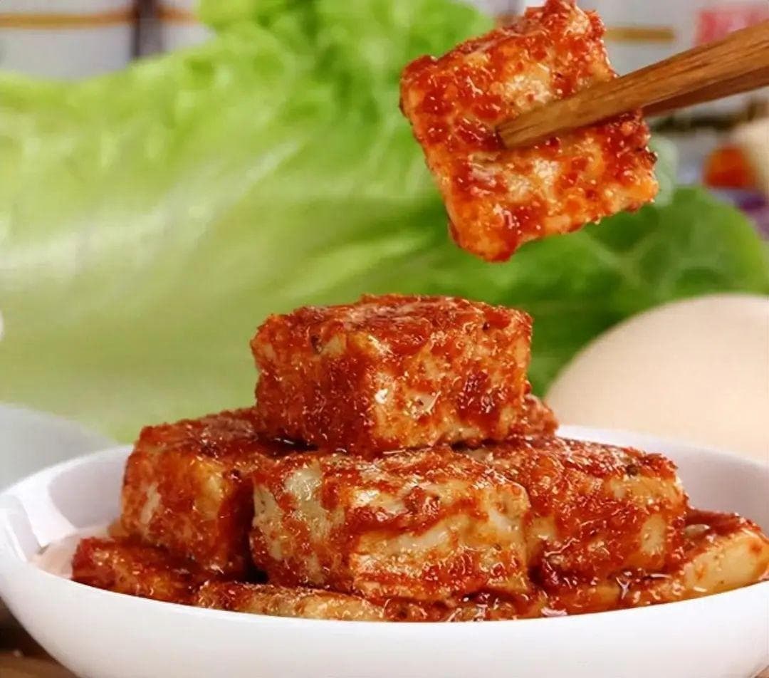 霉豆腐并非含有致癌物，反而是营养佳品，只是有一不完美之处