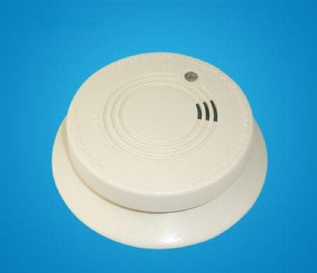 离子烟雾报警器和光电烟雾报警器哪个好？哪个更可靠？