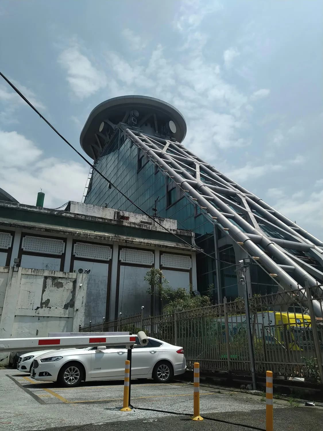 柳州风情港：从地标到烂尾，影响几何？
