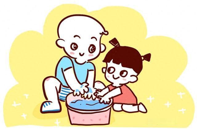 宝宝经常做这4种动作，实际上是在表达"爱你"，父母却稀里糊涂